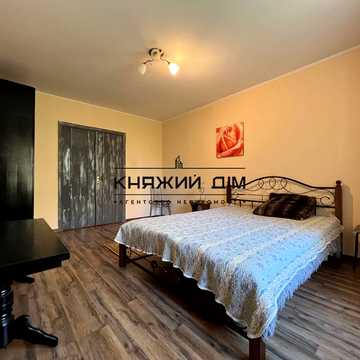 Бережанська вул., 14