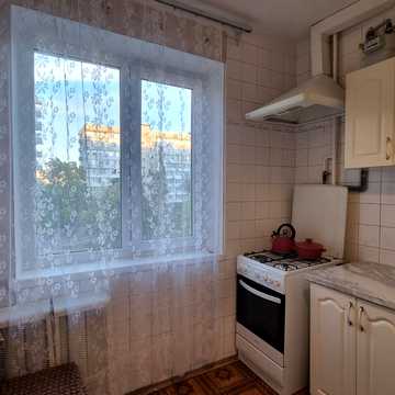 Зої Гайдай вул., 6