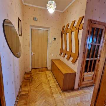 Лабораторна вул., 46