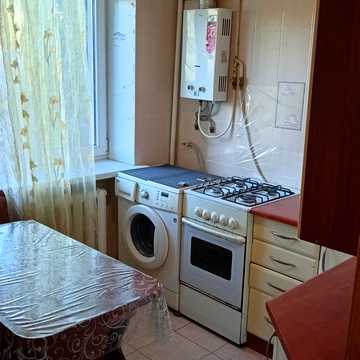 Михайла Комарова вул., 4а