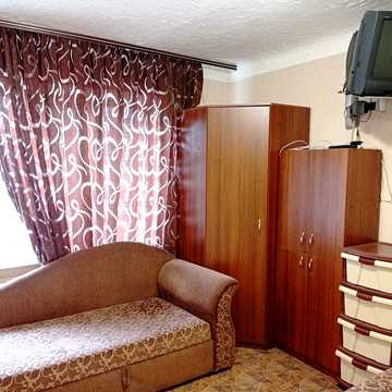 Академіка Доброхотова вул., 28