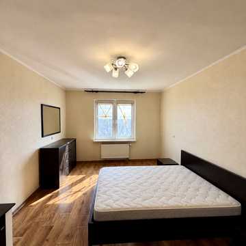 Академіка Глушкова просп., 9-Є