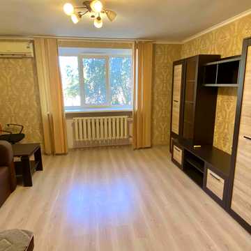 Небесної Сотні просп. (Маршала Жукова), 10