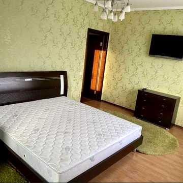 Ніжинська вул., 5