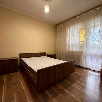 Академіка Єфремова вул. (Командарма Уборевича), 4