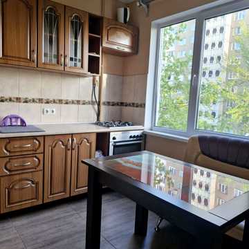 Йорданська вул. (Лайоша Гавро), 2