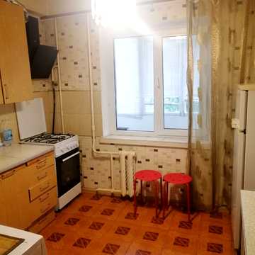 Братиславська вул., 38