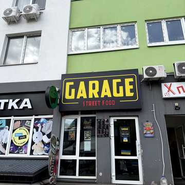 Василя Симоненка вул., 111
