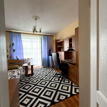 Братиславська вул., 7