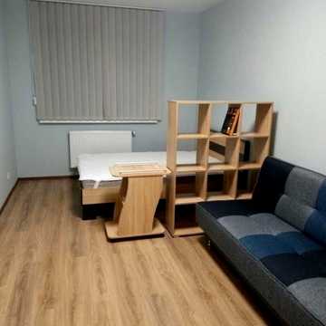 Угорська вул., 17