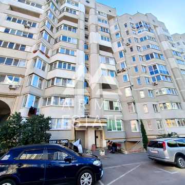 Теплична вул., 42