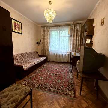 Академіка Корольова вул., 82