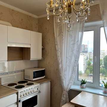 Ревуцького вул., 18