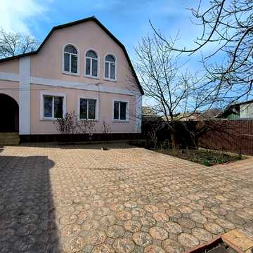 Степана Разіна вул., 18