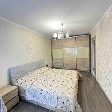 Степана Бандери вул., 60