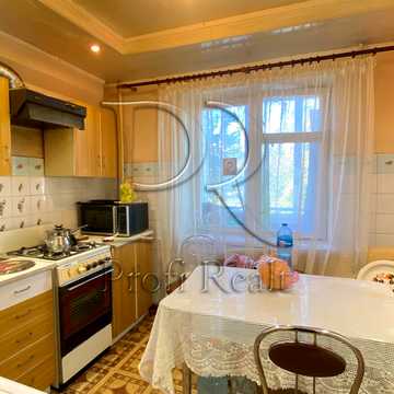 Вишгородська вул., 34