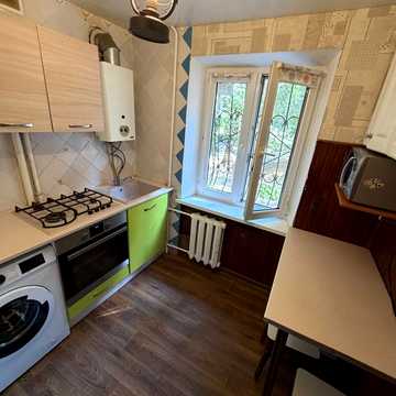 Олександра Поля вул., 43