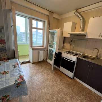 Миколи Ушакова вул., 12