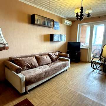 Павла Шклярука вул., 8