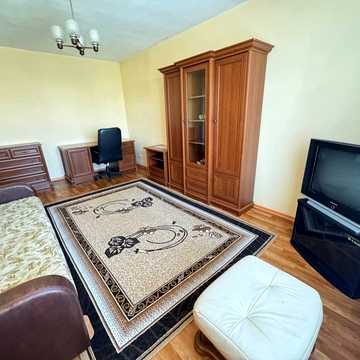 Братиславська вул., 7