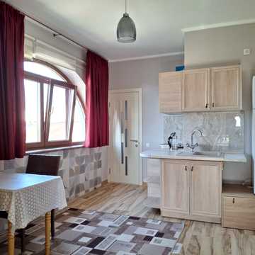 Миру вул., 24