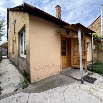 Українська вул., 71
