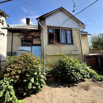 Болотинська вул., 4