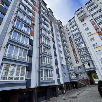 Гайдамацька вул. (Марфи Струтинської), 13-Б
