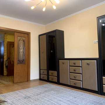 Угорська вул., 9