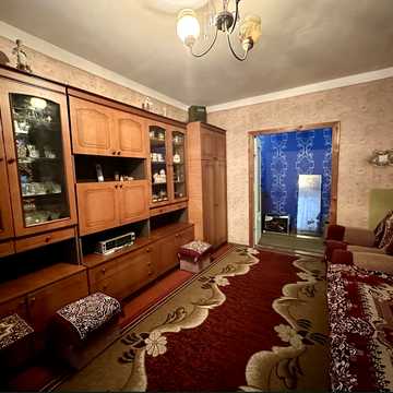 Юності вул., 1
