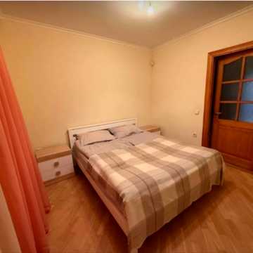 Оноре де Бальзака вул., 25