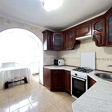 Боголюбова вул., 18