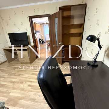 Святкова вулиця, 11