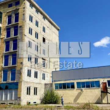 Металургів вул., 35