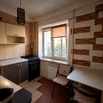 Європейського Союзу просп. (Правди), 80