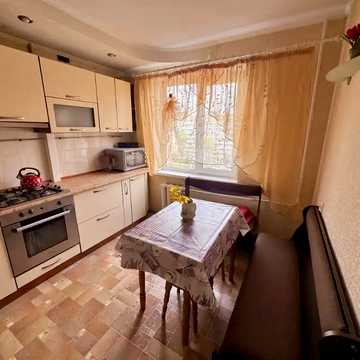 Янтарна вул., 81