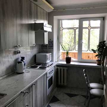 Єреванська вул., 32