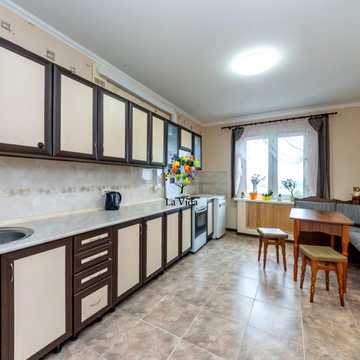Милославська вул., 12