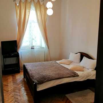 Гетьмана Петра Дорошенка вул. (Жовтнева), 66
