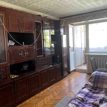 Варненська вул., 4