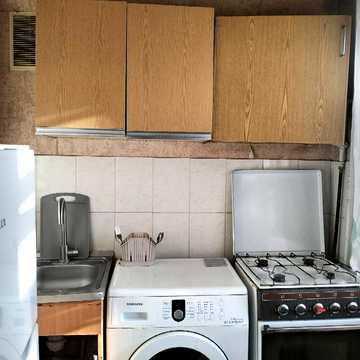 Братиславська вул., 40