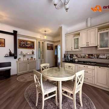 Тринітарська вул., 7