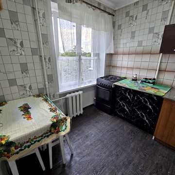Будівельників вул., 12