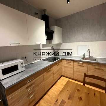 Дніпровська набережна вул., 23