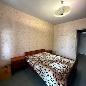 Академіка Корольова вул., 49