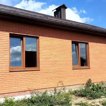 Зарічна вул., 16