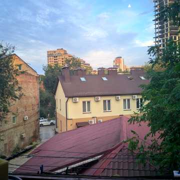 Виконкомівська вул., 16