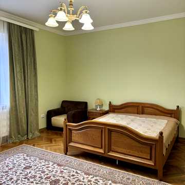 Українська вул., 53