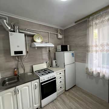 Монастирська вул. (Володарського), 8