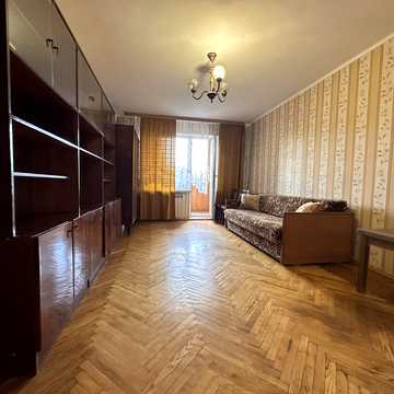 Леоніда Бикова бульв., 5